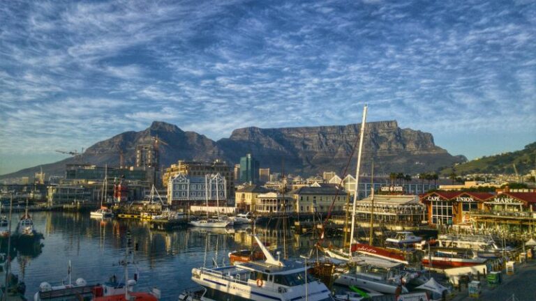 Image of Cape Town's harbour with Table Mountain the background